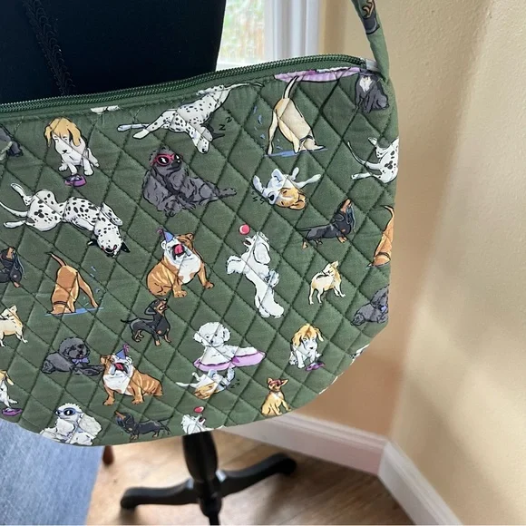 NWT Vera Bradley Slouchy Bucket Shoulder Bag.  Cotton.  Dog Park print. - Picture 7 of 12